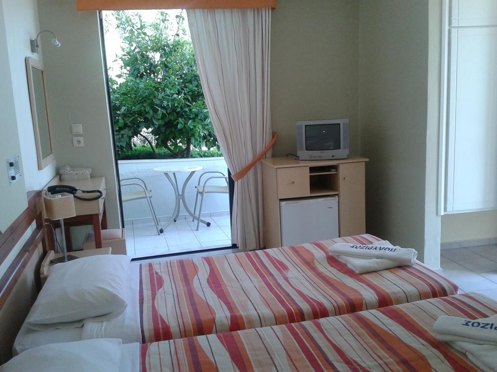 Polyrizos Hotel 罗达奇诺 客房 照片